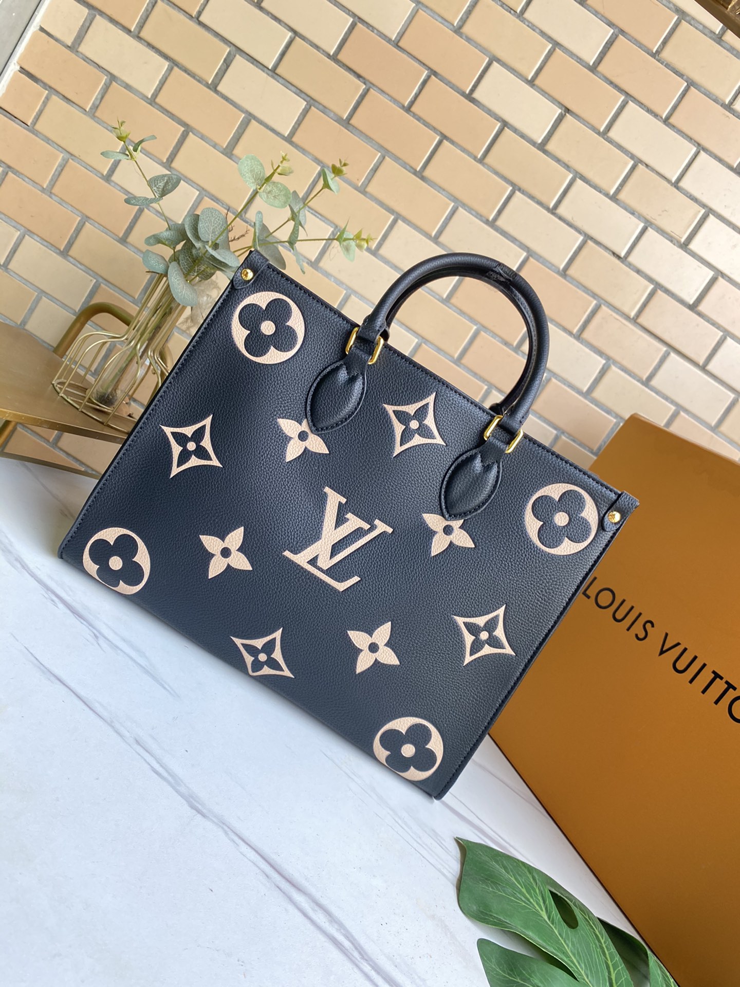 3色  35cm MM後払い可能ルイヴィトン オンザゴー  M45494 M45495 M44571スーパーコピーMonogram LVバッグ代引き国内発送